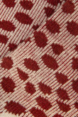 Medias largas kakis con contrastes y diseños de puntos rojos