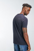 Camiseta manga corta azul intenso con diseño estampado en frente