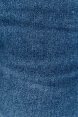 Jean azul medio slim con detalles desteñidos