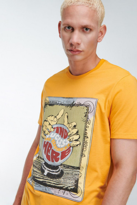 Camiseta manga corta amarillo intenso con estampado en frente