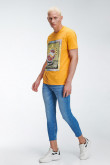 Camiseta manga corta amarilla con estampado en frente