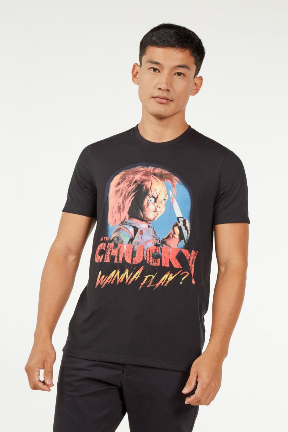 Camiseta manga corta negra con diseño de Chucky en frente
