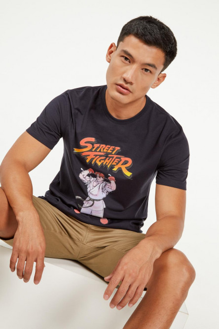 Camiseta cuello redondo azul intenso con estampado de Street Fighter