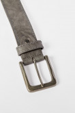 Cinturón en cuerina gris oscuro con hebilla metálica cuadrada
