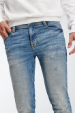 Jean skinny azul claro tiro bajo con detalles desteñidos