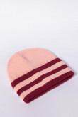Gorro tejido rosado medio con diseño de rayas horizontales