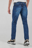Jean azul intenso skinny con rotos y parches localizados