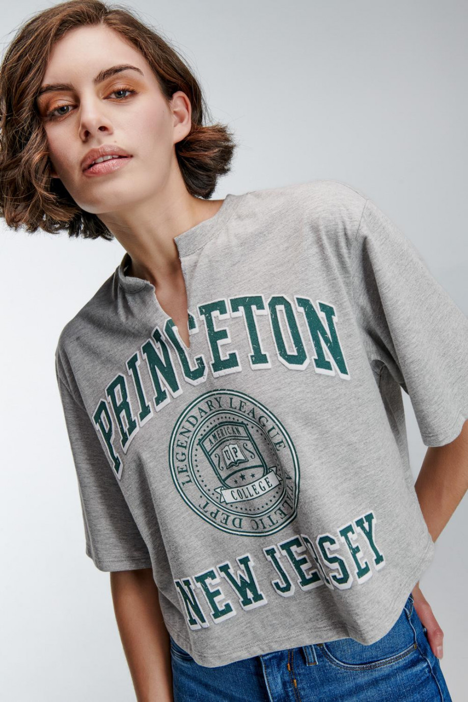Camiseta crop top gris media con estampado de Princeton