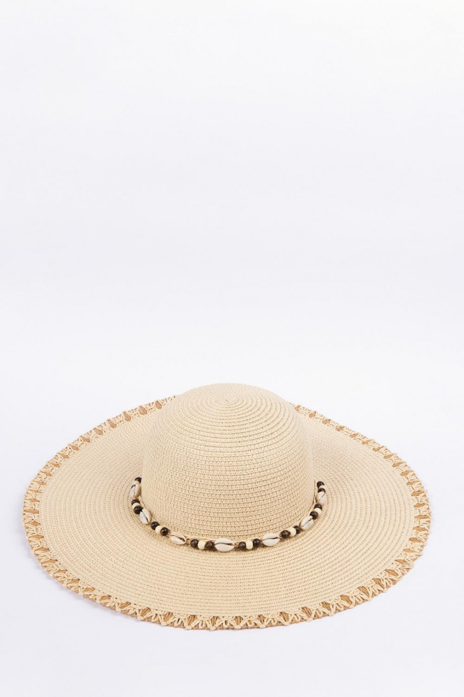 Sombrero kaky claro tejido con detalles decorativos y ala ancha