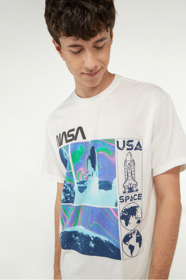 Camiseta crema con diseño de NASA manga