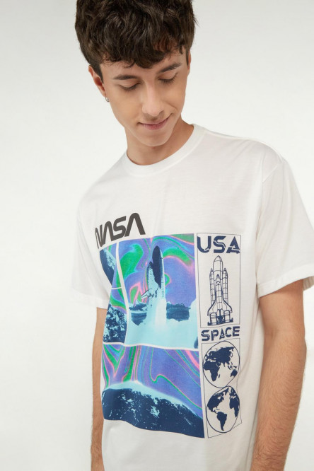 Camiseta crema claro con diseño de NASA y manga corta
