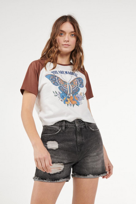 Camiseta manga ranglan corta crema con estampado de mariposa