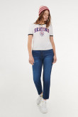 Camiseta manga corta unicolor con estampado deportivo college