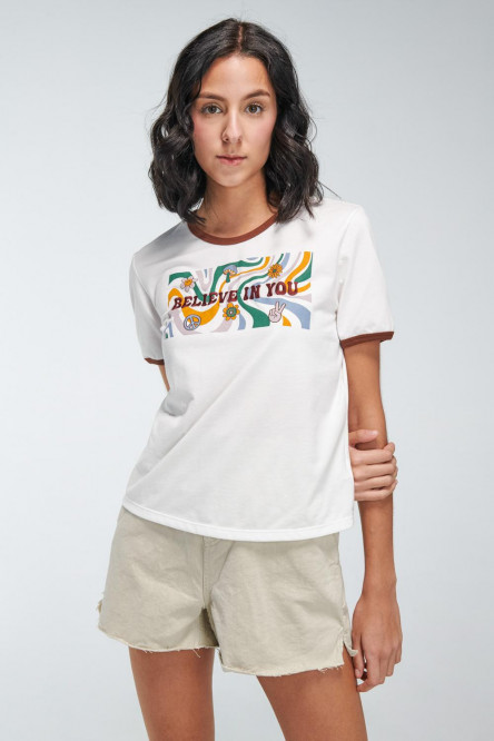Camiseta crema clara manga corta estampada con detalles en contraste
