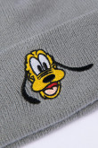 Gorro gris tejido con bordado de Pluto en frente