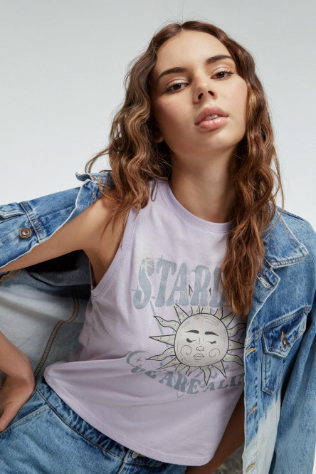 Camiseta lila claro manga sisa con estampado de sol