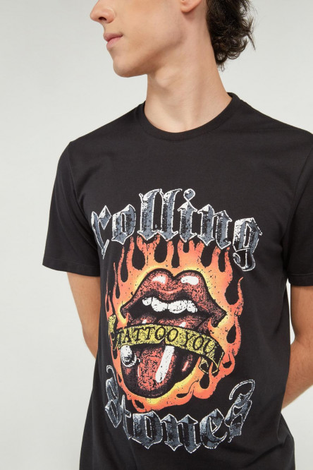 Camiseta negra con estampado de Rolling Stones y mangas cortas