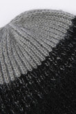 Gorro negro en tejido trenzado con doblez ajustable