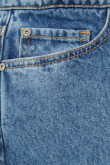 Short azul medio en jean con doblez en bordes inferiores
