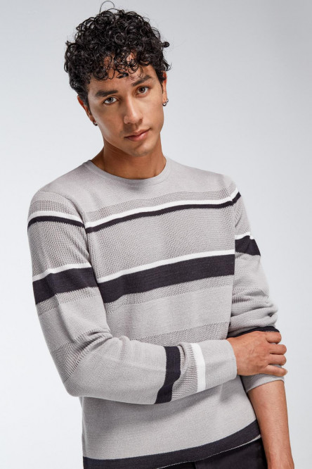 Suéter unicolor cuello redondo con diseño de rayas