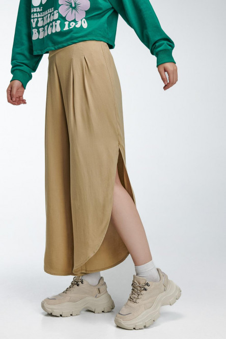 Pantalón kaky culotte con aberturas en los costados
