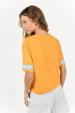 Camiseta amarilla intensa con cuello redondo y estampados de Londres