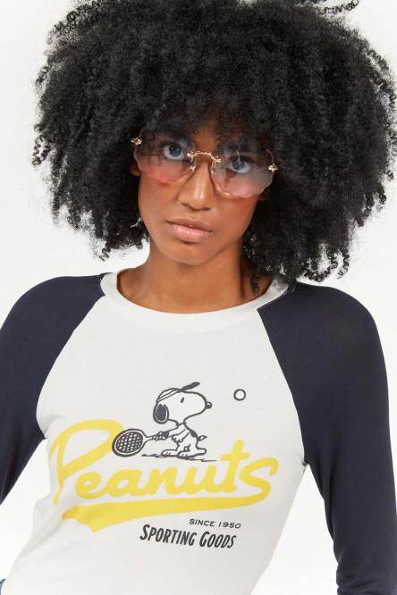 Camiseta, con frente estampado de Snoopy, mangas de color azul.