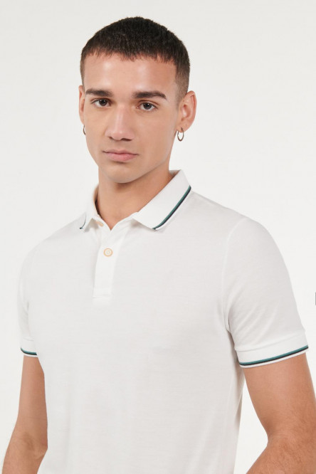 Camiseta polo unicolor con detalles tejidos de rayas