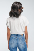 Camiseta manga corta crema clara con diseño college y cintas para anudar