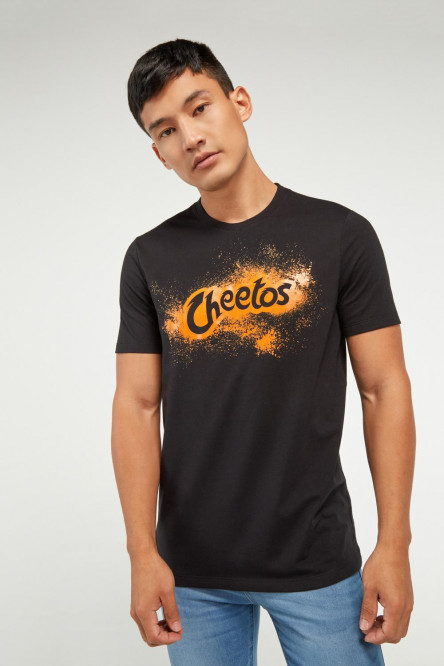 Camiseta negra cuello redondo con diseño de Cheetos