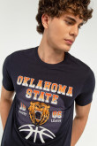 Camiseta manga corta azul intensa con estampados college