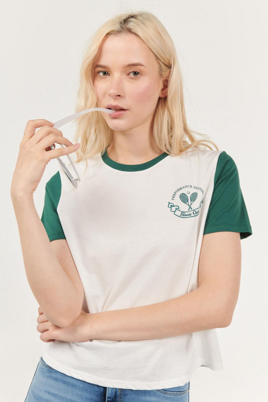 Camiseta manga corta crema clara con estampado deportivo college