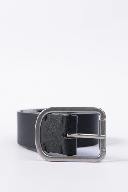Cinturón para hombre color negro, con hebilla metalica.