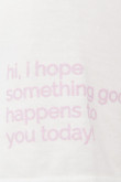 Camiseta crema clara manga corta con texto lila estampado