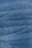 Jean carrot azul medio tiro bajo con detalles en láser