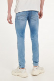 Jean azul medio skinny fit con tiro bajo y bolsillos clásicos