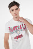 Camiseta cuello redondo crema clara con diseño college de béisbol en frente