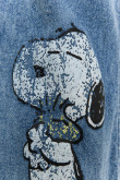 Jean mom fit azul medio tiro alto con estampado de Snoopy