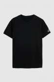 Camiseta negra con texto minimalista blanco y cuello redondo