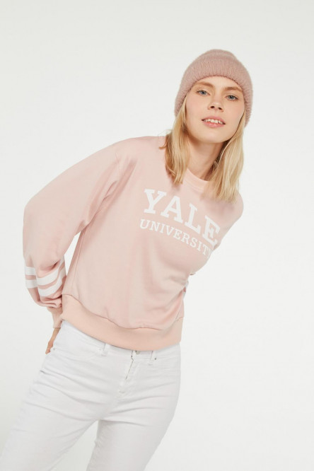 Buzo rosado claro con estampados college de Yale y cuello redondo