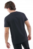 Camiseta negra cuello redondo con diseños blancos estampados