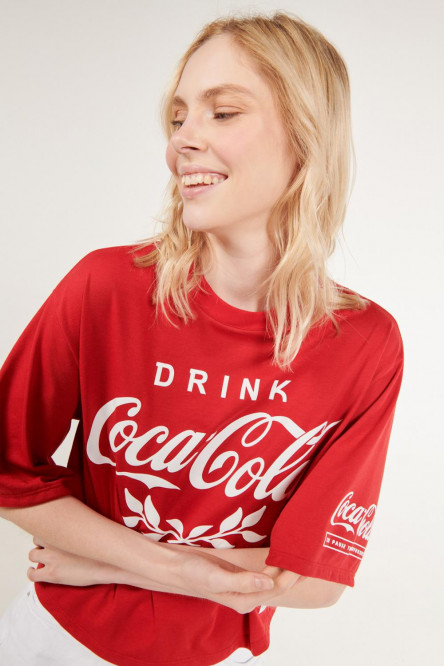 Camiseta rojo oscuro oversize manga corta con estampados de Coca Cola