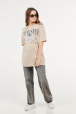 Camiseta oversize kaki con estampado college y manga corta