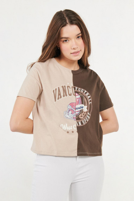 Camiseta femenina, manga corta, corte central en contraste y estampado College sobre el frente.