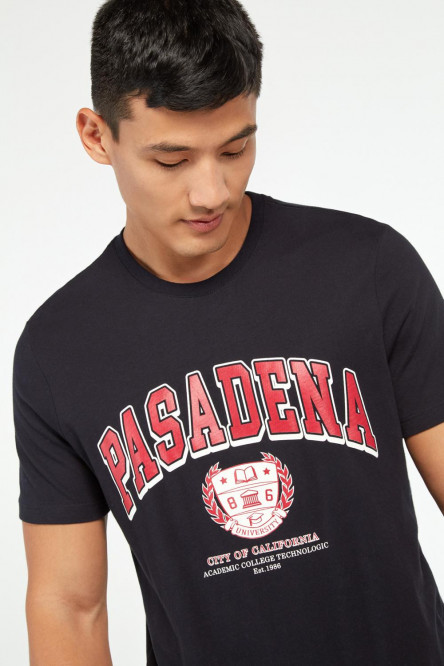 Camiseta azul intenso cuello redondo con diseño college