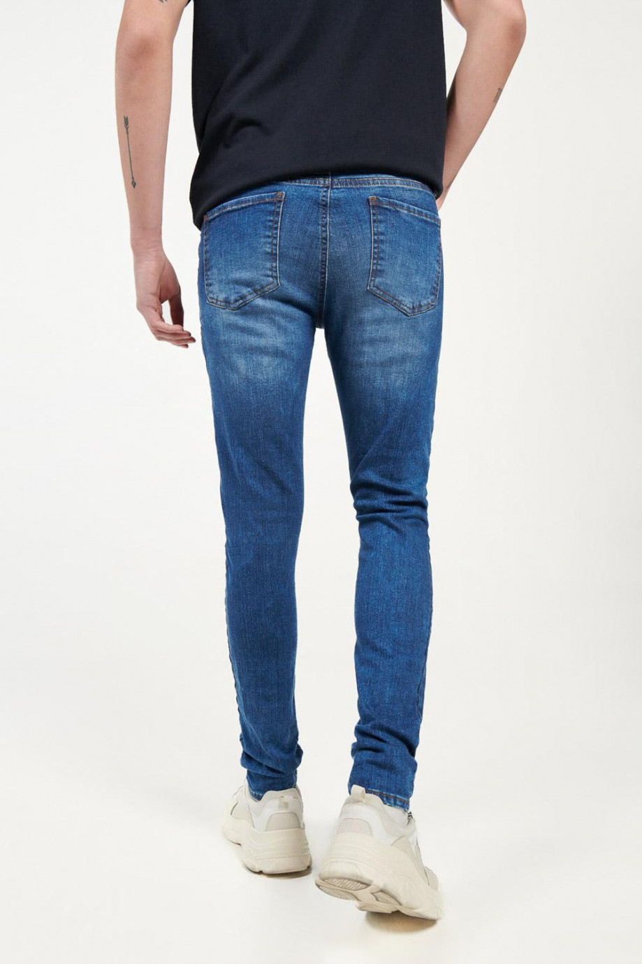Jean azul oscuro súper skinny con costuras en contraste