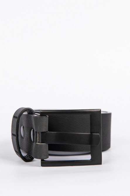 Cinturón sintético negro con hebilla metálica cuadrada