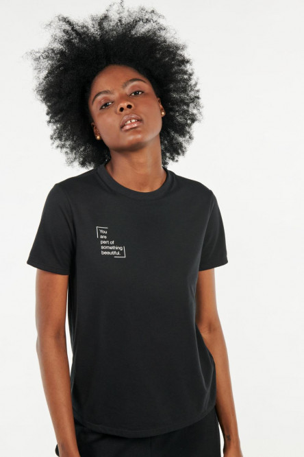 Camiseta negra con estampado minimalista y mangas cortas