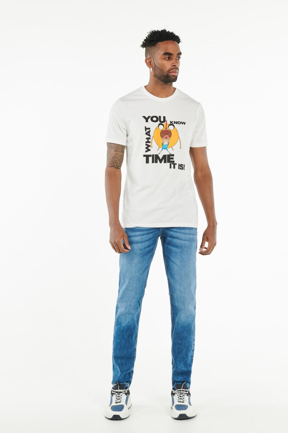 Camiseta manga corta crema claro con diseño de Hora de Aventura