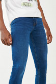 Jean azul oscuro súper skinny con botón en cintura y tiro bajo